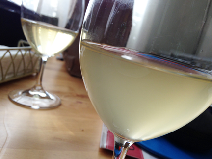 prosecco col fondo sediment