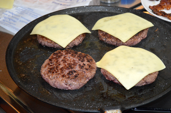 how to cook hamburgers on a griddle